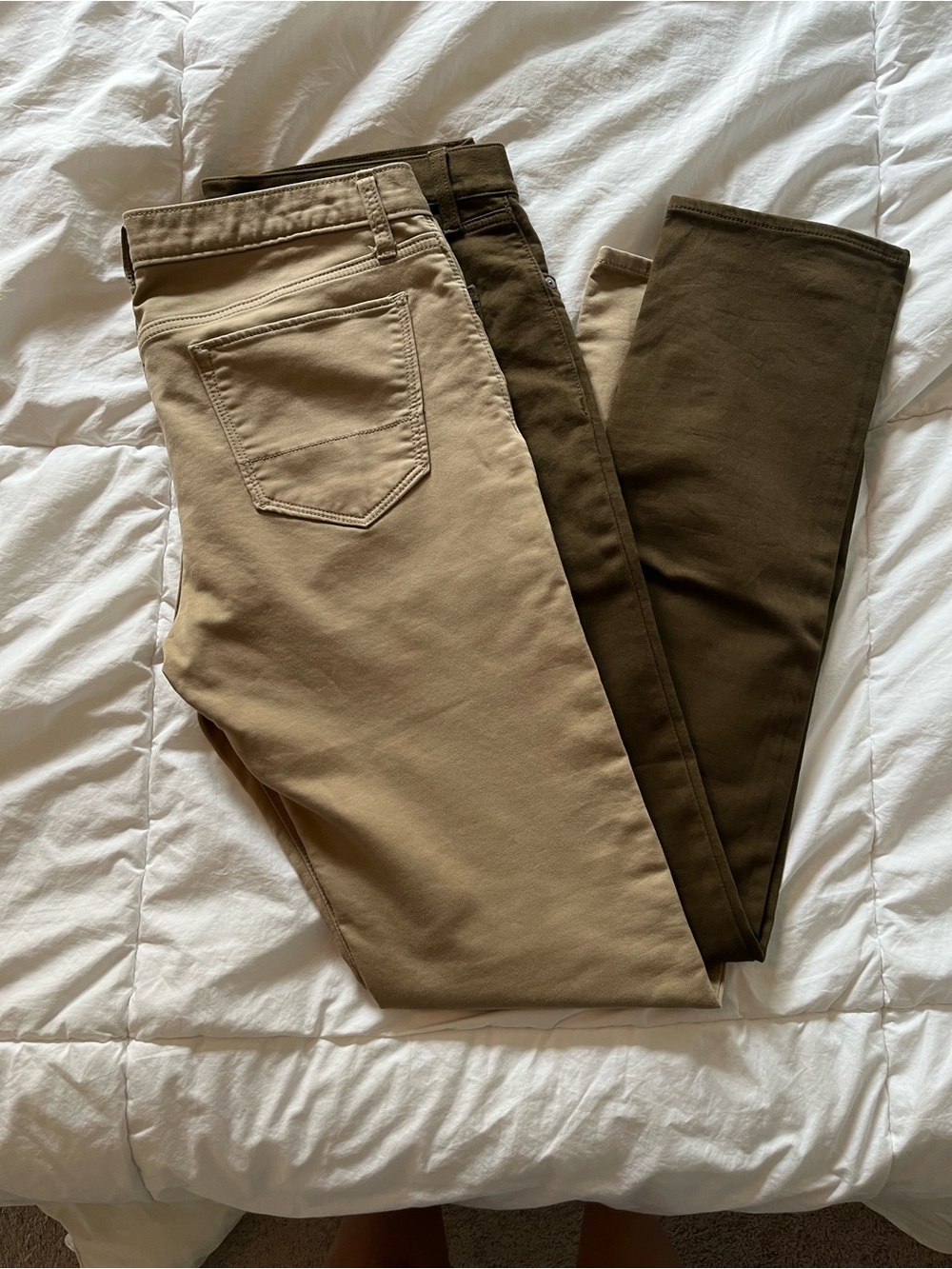 Men's Slim Fit Banana Republic Traveler Jeans 32x36 in Khaki and Olive